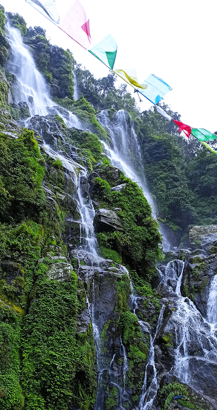 teen dhare waterfall photos